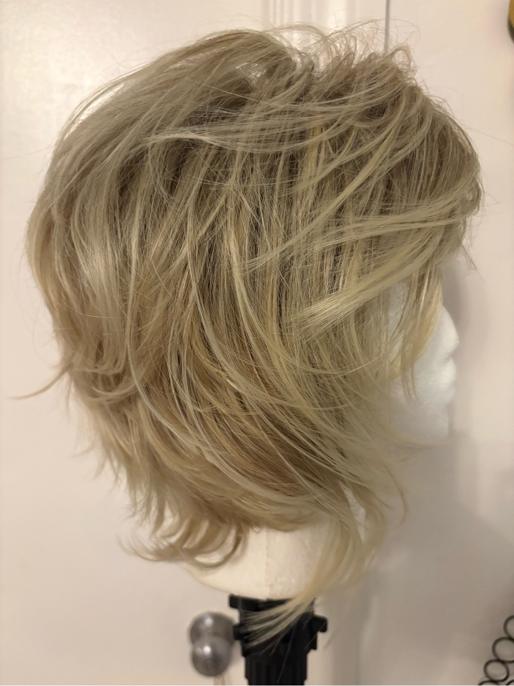 Blonde Short Layered Shag Heat Friendly Wig! Basic cap! Great condition.